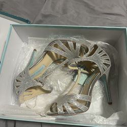 Blue by Betsey Johnson Tee Silver Glitter Dress Sandals 