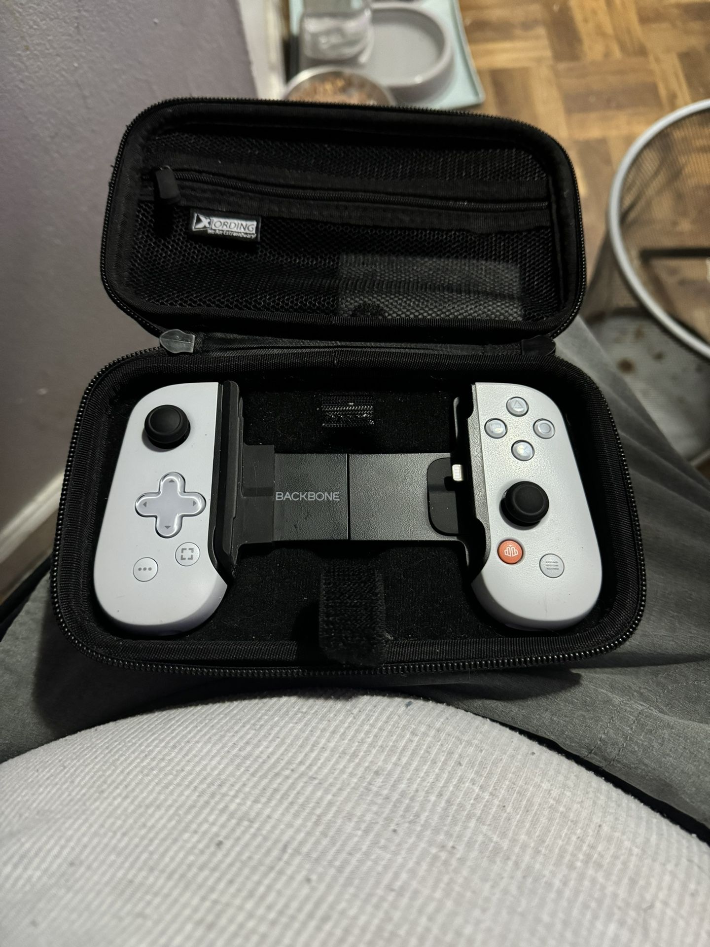 Backbone Controller (Lightning Connector)