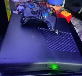 Xbox 360 slim 320GB W Wired Controller