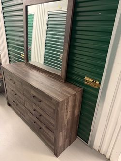 6-Drawer Dresser with Mirror