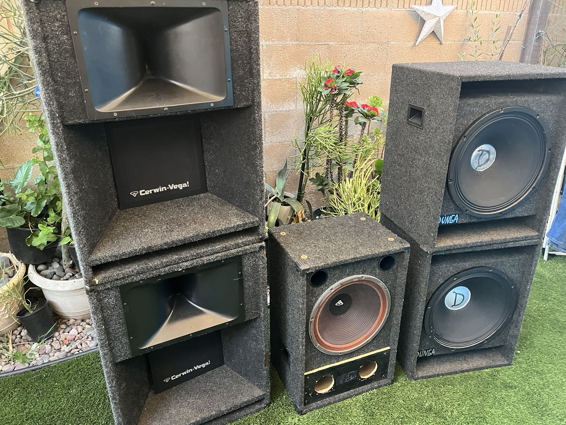 2 Cerwin-Vega speakers and 3 woofers $500 (price for 5 pieces) 2bocinas cerwin- vega y 3woofer $500(precio por 5piezas)