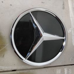 2017-2018-2019-2020-20210 Mercedes Benz C Class Front Grille Emblem OEM Used