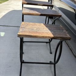 Set Of 3 Piece Size Tables   ( Hesperia Ca )