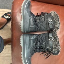Kids Snow Boots Size 2