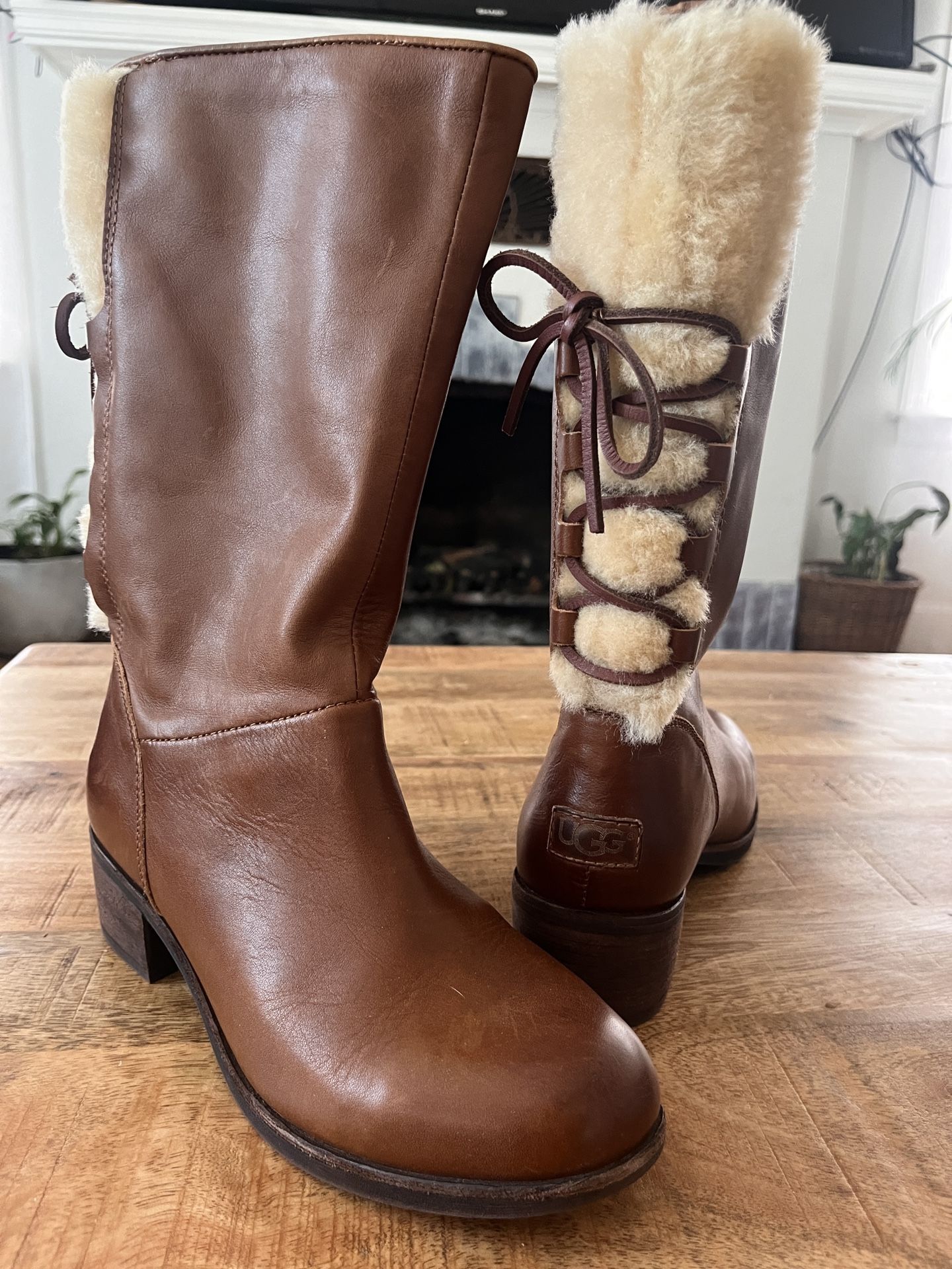 UGG CARY WOOL WHISKEY LEATHER/ SHEEPSKIN CORSET LACE BOOTS