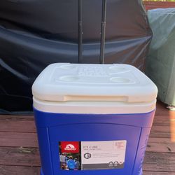 Igloo Ice Cube 60-Quart Rolling Cooler