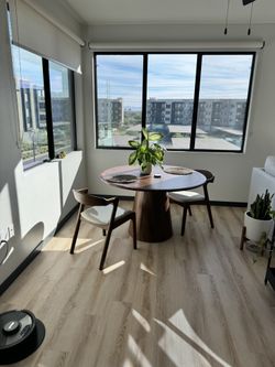 Living Spaces Nosh 50” Round Wood Table – Excellent – $300