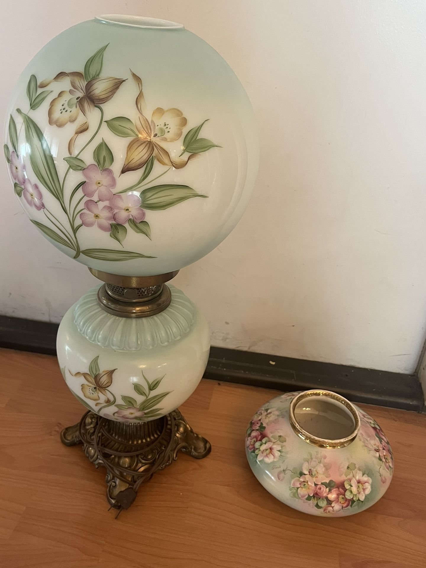 Beautiful Vintage Lamp & Vintage Vase