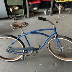 Schwinn Beach Cruiser. 80s Vintage Bike 