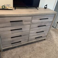 Tall 6 Drawer Dresser.  Good Used Condition. Pick up ASAP