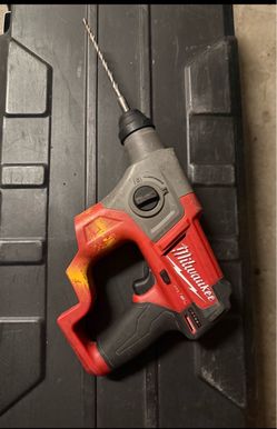 Milwaukee tool with bit