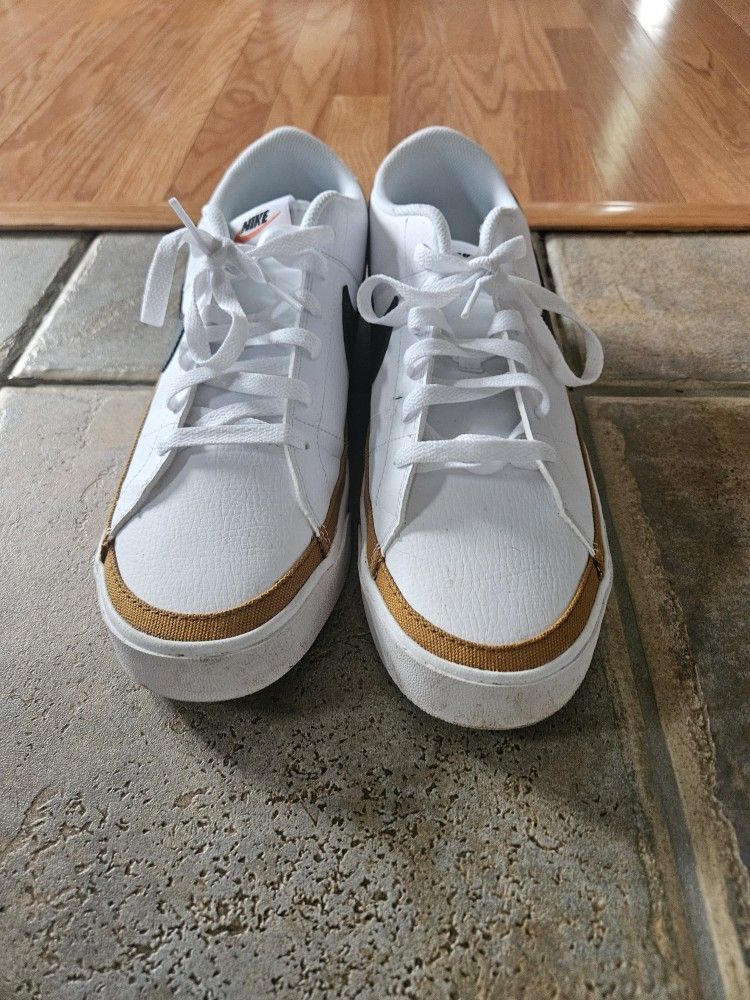 Mens 10.5 Nikes
