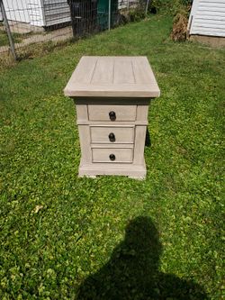 Like New Modern End Table With 2 Drawers And Outlets And Phone Charger Built-in Only 40$