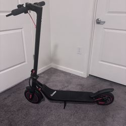 Electric Scooter – Like New! 🛴