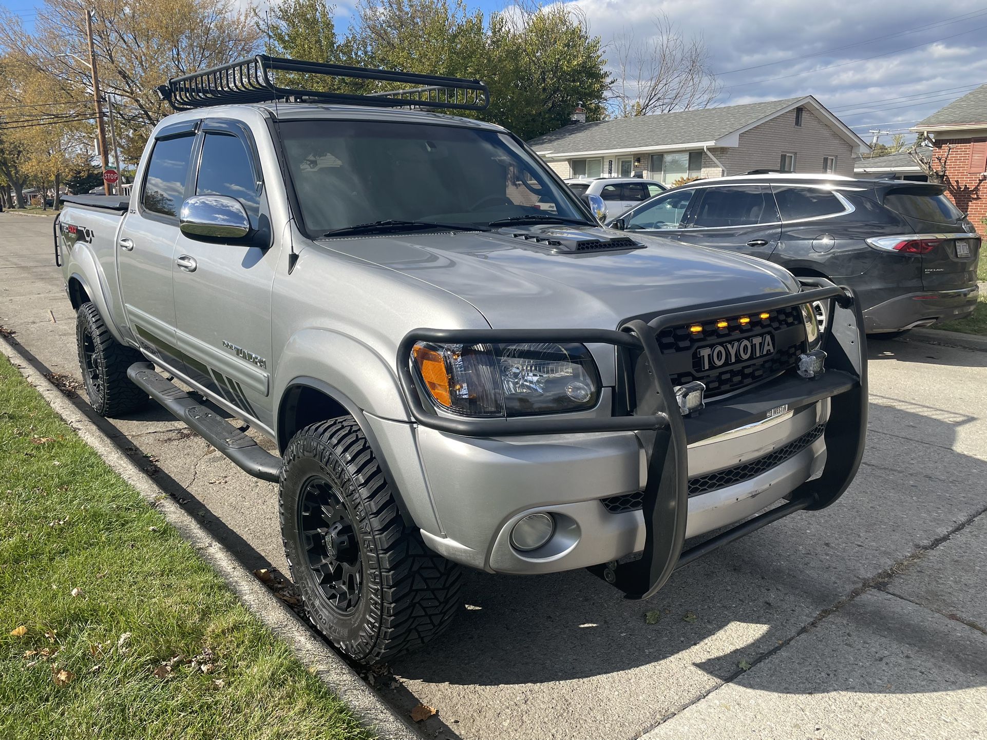 Toyota Tundra SR5 4x4 Pick Up Truck