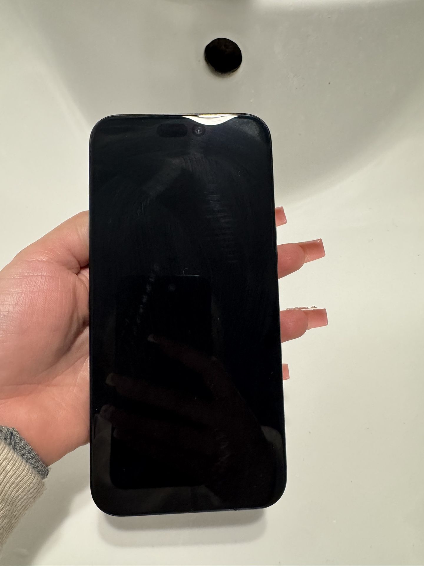 iPhone 15 Pro Max Verizon  $700