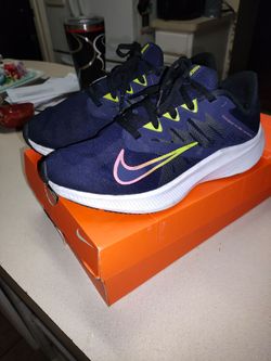 Nike Women's Quest 3 Running Shoes Blackened Blue/Sunset Pulse Size 8.5