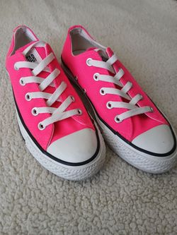 Converse Chuck Taylor Low-Top Pink Sneakers