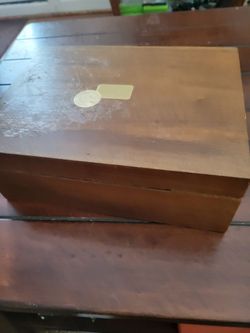Vintage Decatur Walnut humidor desktop