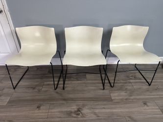 Massimo Vignelli for Knoll International Postmodern Handkerchief Chair, 3 available 