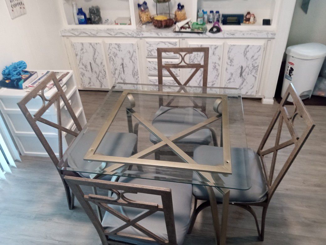 Dinning Room Table With Chairs