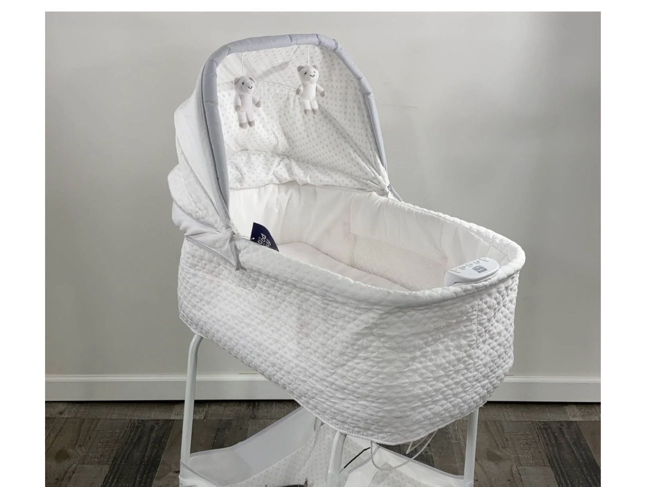 Baby Simmons Silent Auto Gliding Elite Bassinet bed 