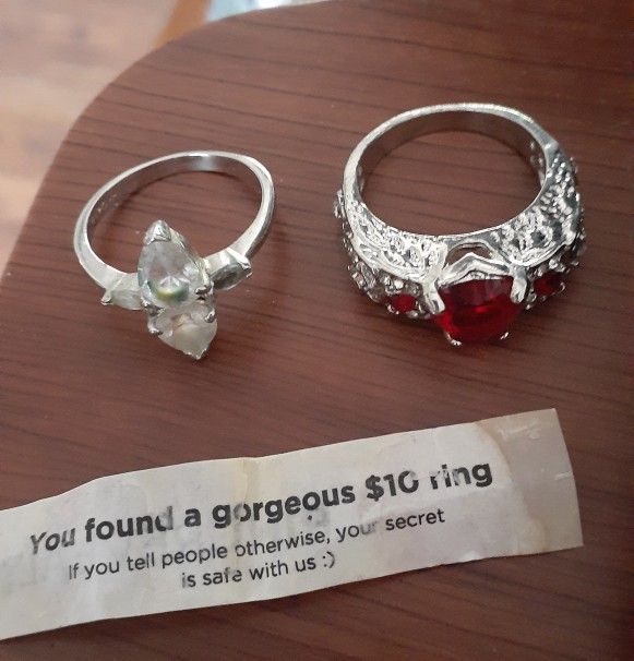 2 Rings. Size Approx. 10
