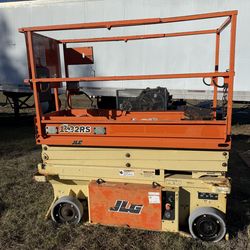 SCISSOR LIFT