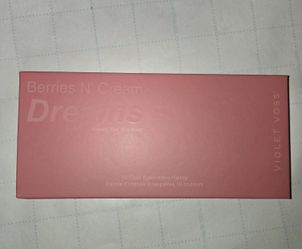 Eyeshadow Pallet And Bath Bom 