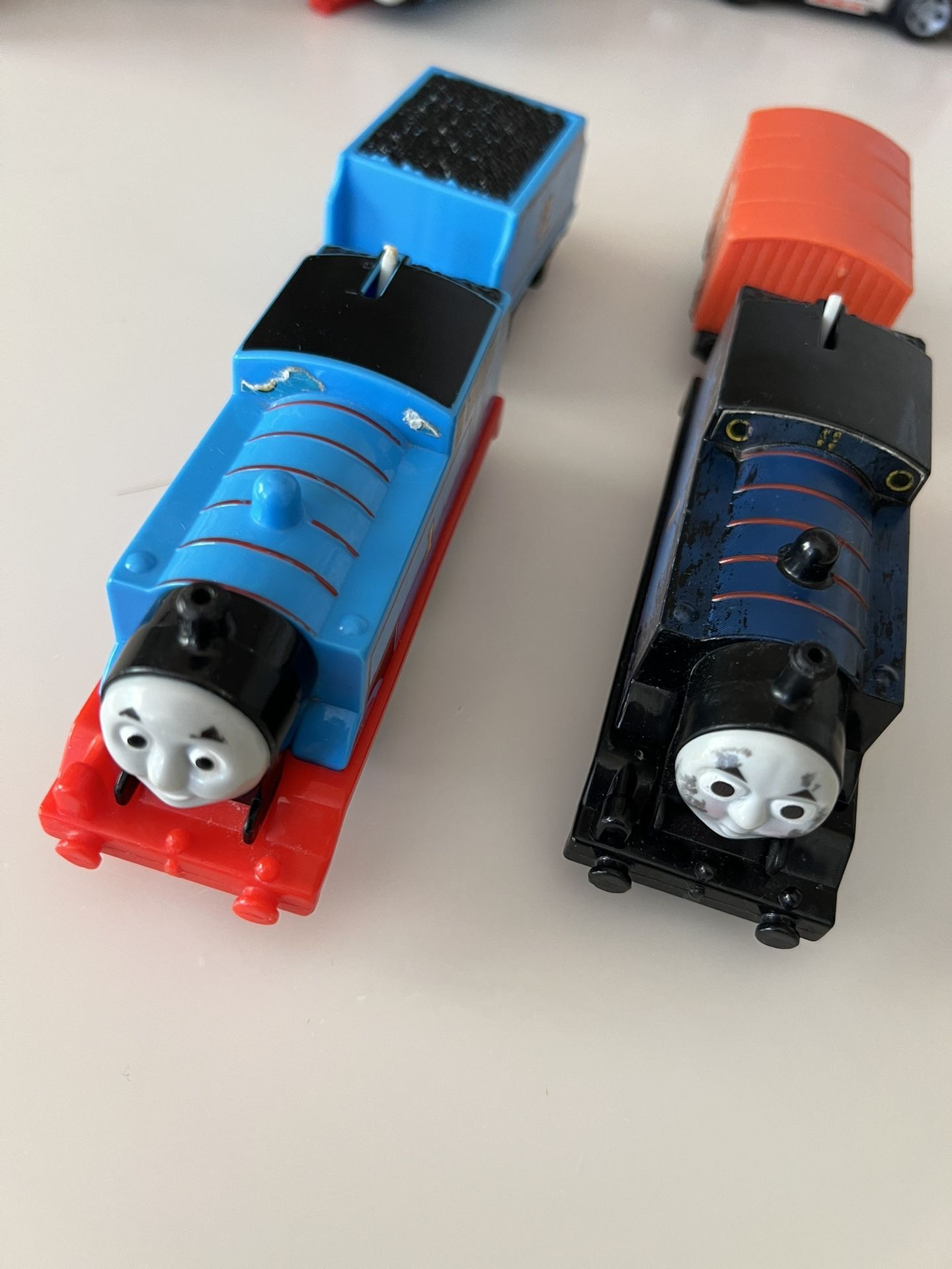 Two Thomas The Train Running Trains - Thomas And Friends - TOMY - Mattel