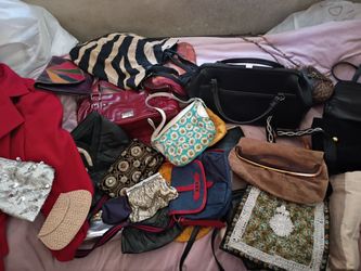 Vintage purse lot comes with coach purse