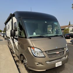 2011 Winnebago Via 25Q Sprinter Diesel w/ 2 slides