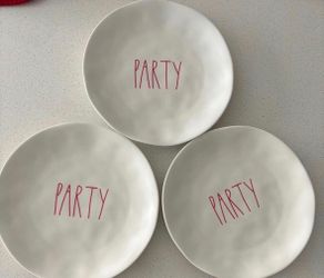 3 RAE DUNN MELAMINE DINNER PLATES