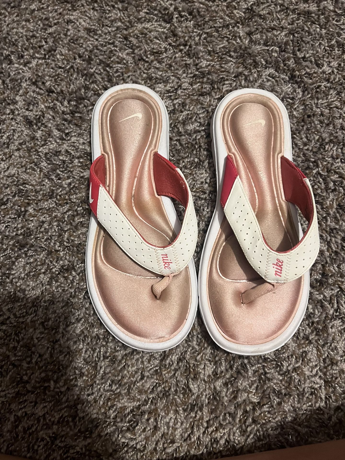 Women’s Nike pink comfort foot slide sandals. Size 7