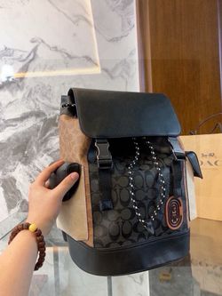 Men’s Hiking Backpack   Large Capacity 