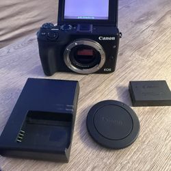 Cannon Eos M3 Mirror Camera 