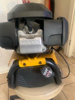 DEWALT 3300 PSI 2.4 GPM Cold Water Gas Pressure Washer with HONDA GCV200 Engine