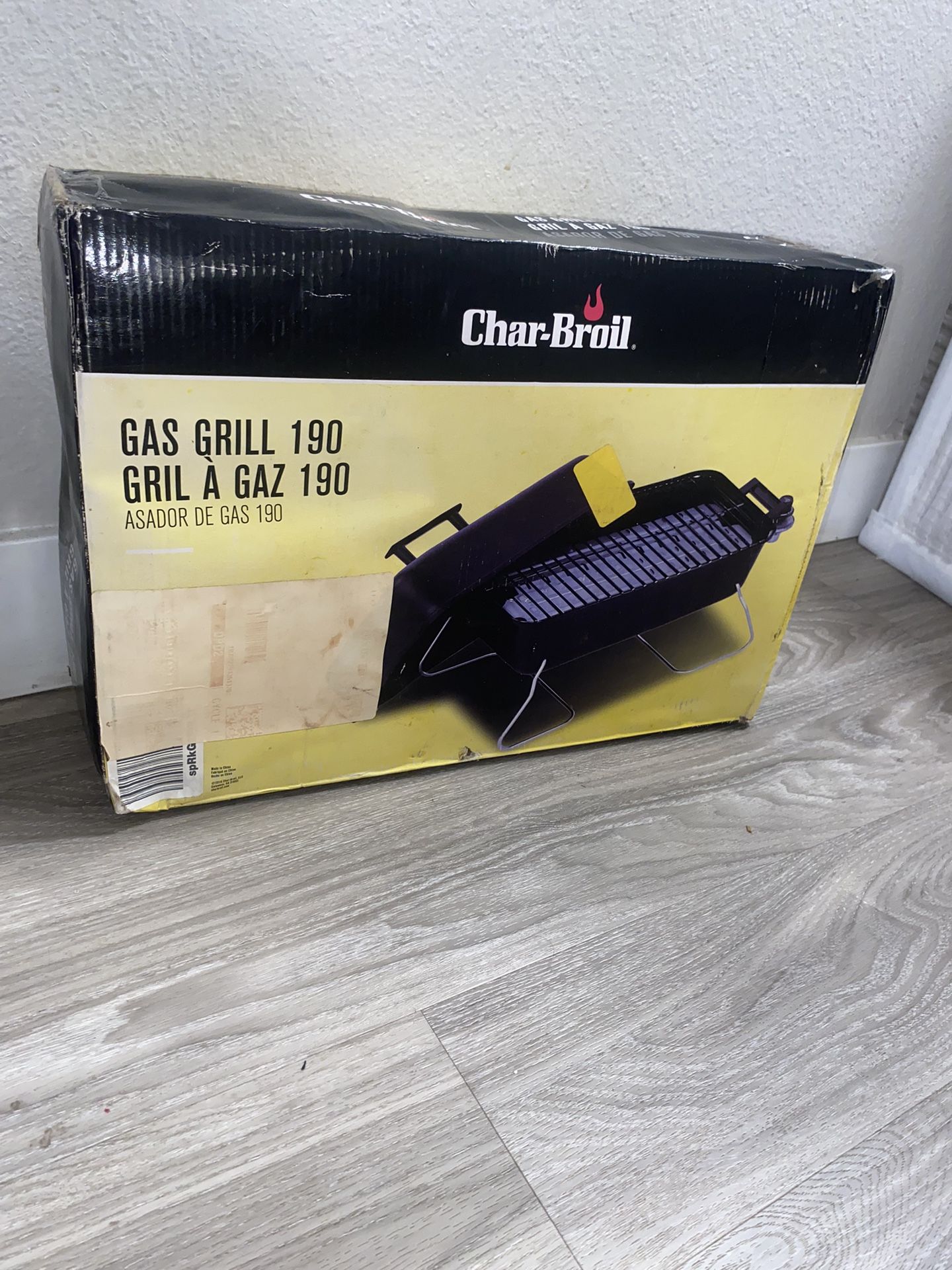 Char-Broil Gas Grill 190 In Box
