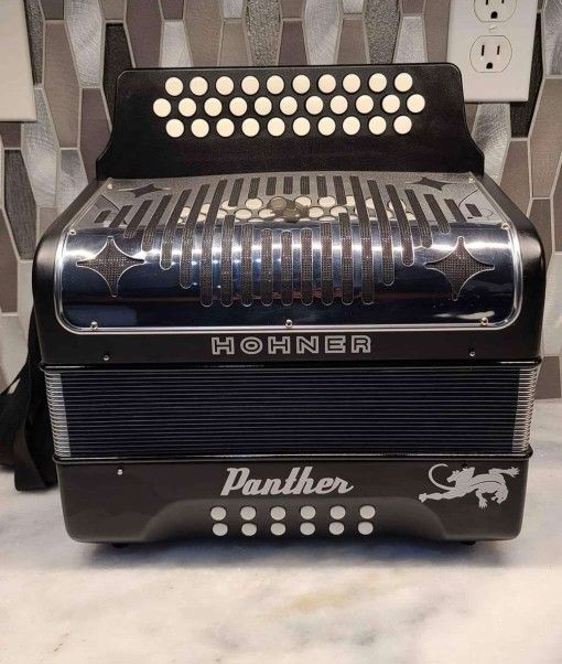 Hohner-panther-FA-FBbEb-Acordeon