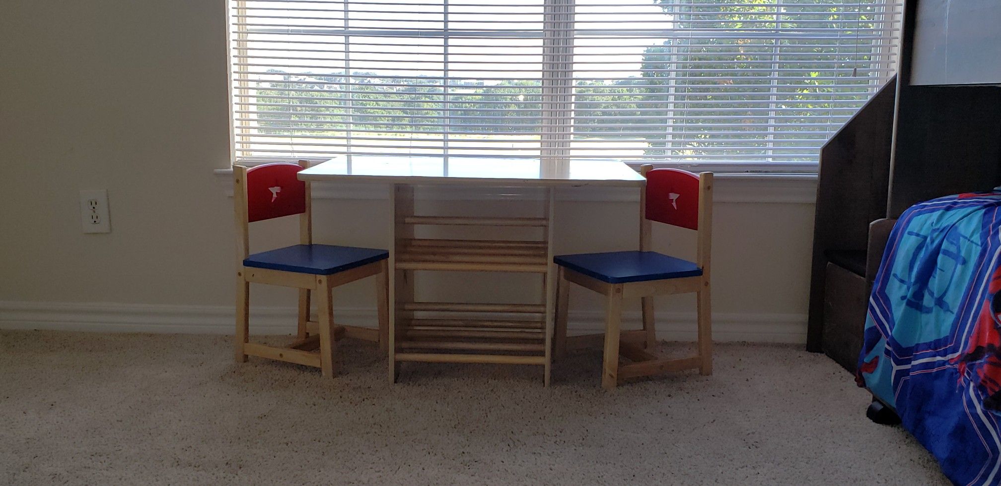 Kids table set 2 chairs 1 table