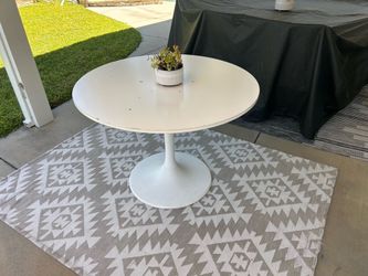 Patio Table & Rug