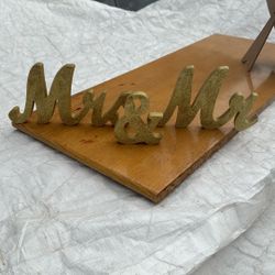 Mr & Mrs Sign 