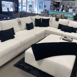 $3899 White 4pcs Sectional 🤍