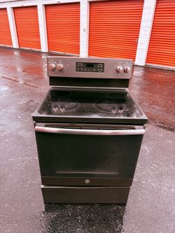 GE 30-in Glass Top 4 Burners 5.3-cu ft Self-Cleaning Freestanding Electric Range (Slate)