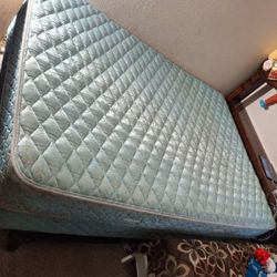 Matress/bowstring Queen