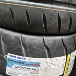 325/30R19 TOYO PROXES R888R (104380) EACH