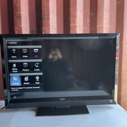 VIZIO - 39" Class (38-1/2" Diag.) - LCD - 1080p - 60Hz - HDTV with remote