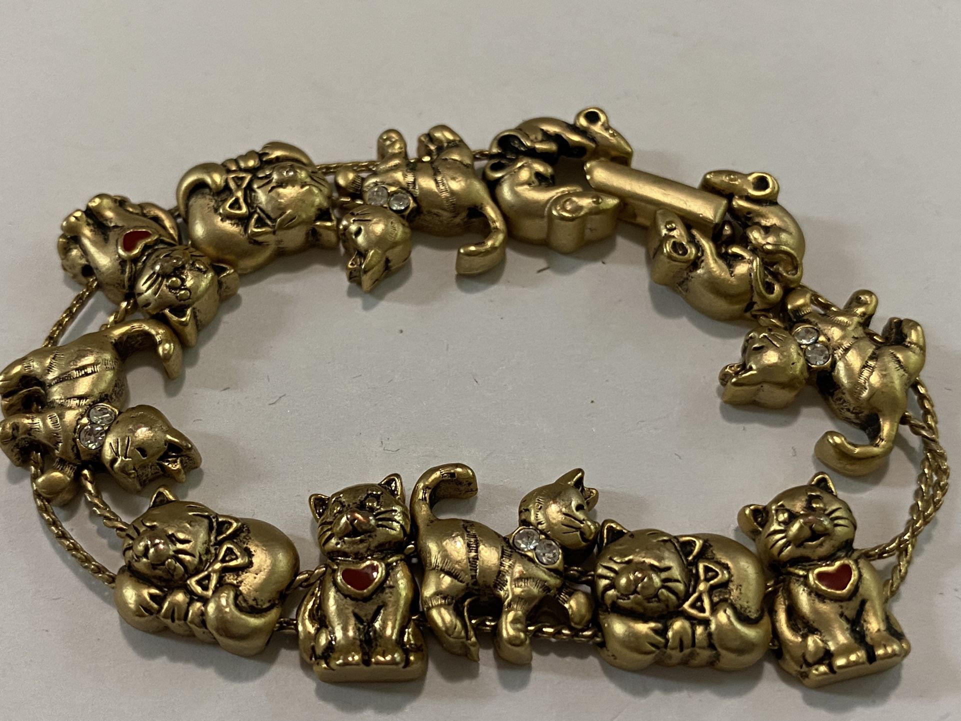 Vintage AVON Cats Sliding Charm Bracelet Gold Tone