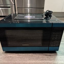 Galanz 0.9 cu ft Countertop Microwave Oven 