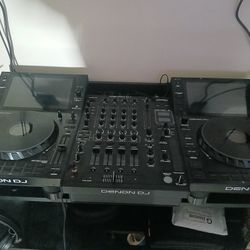 Denon DJ SC6000 Bundle